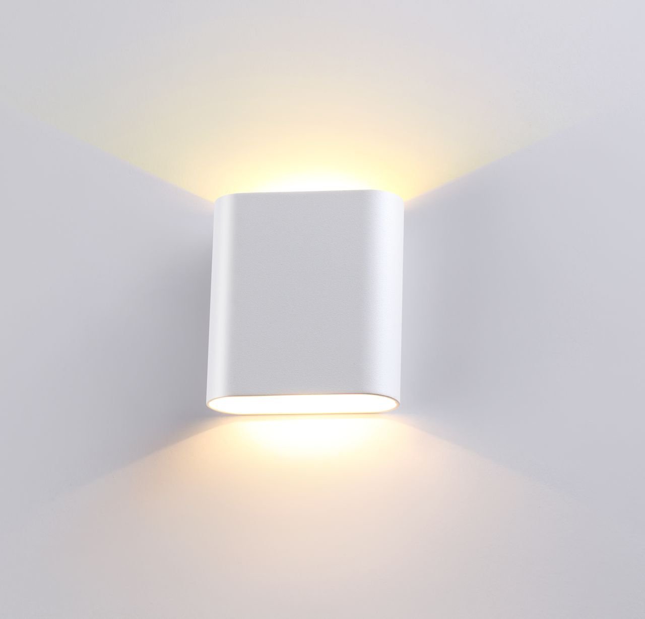 Настенный светодиодный светильник Novotech Bella 357947