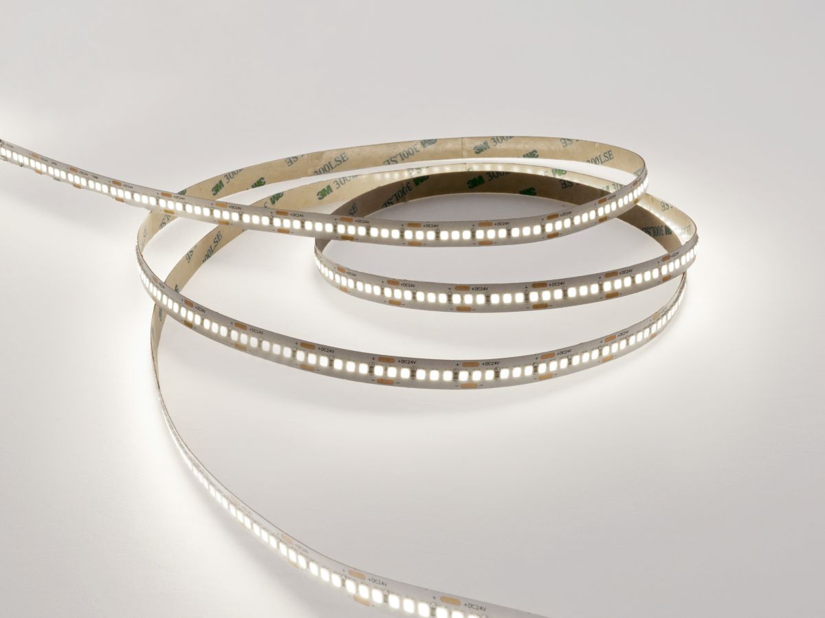 Светодиодная лента LEDS POWER 2835 240/м (18Вт/м) 24В холодная 006574