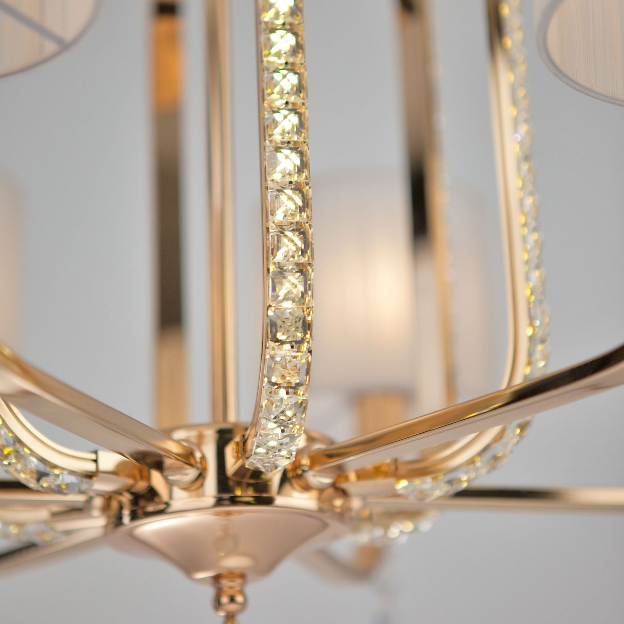 Подвесная светодиодная люстра Bogates Adriana 428/6 Strotskis