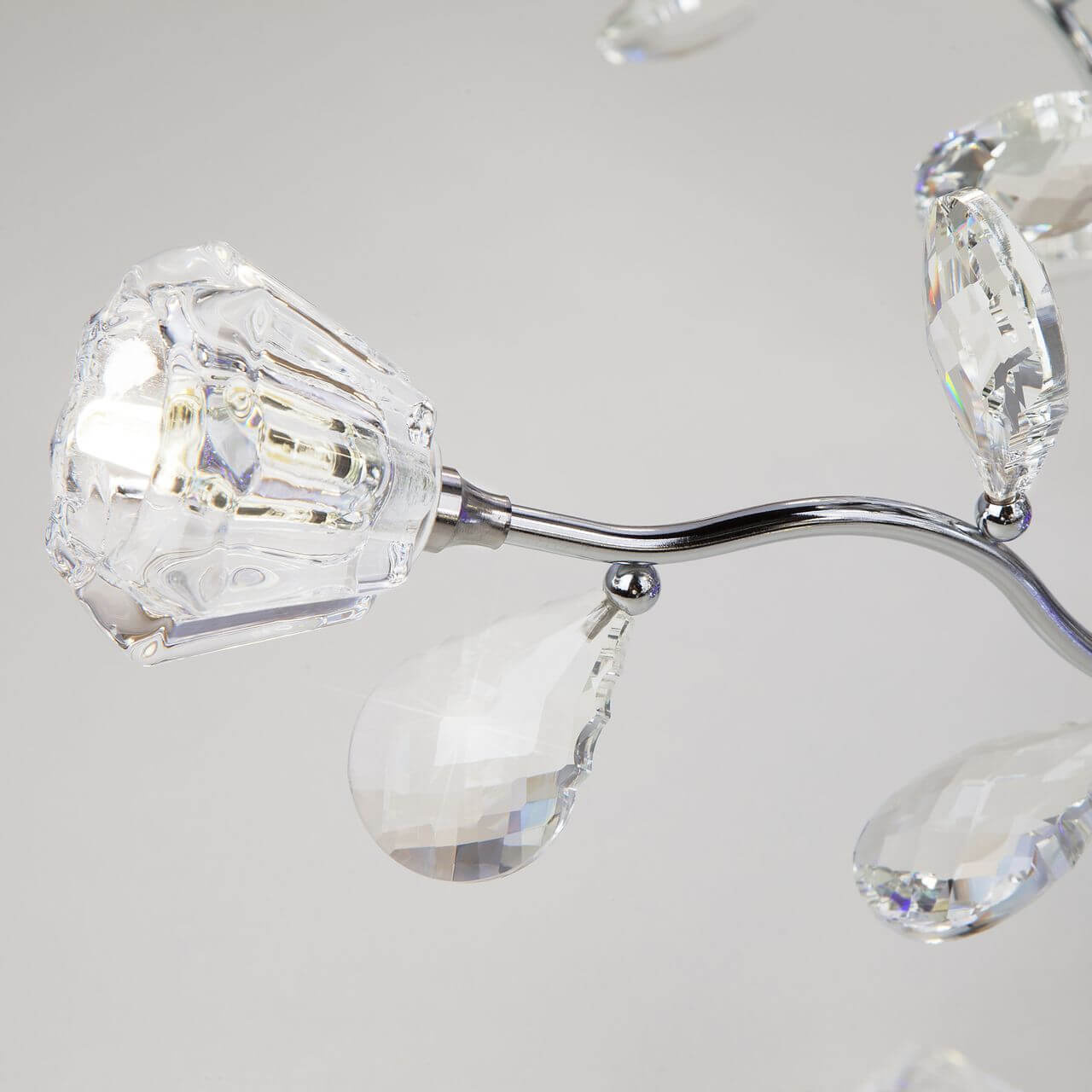 Потолочная светодиодная люстра Eurosvet Bloomy 80115/23 хром/синий+красный+фиолетовый