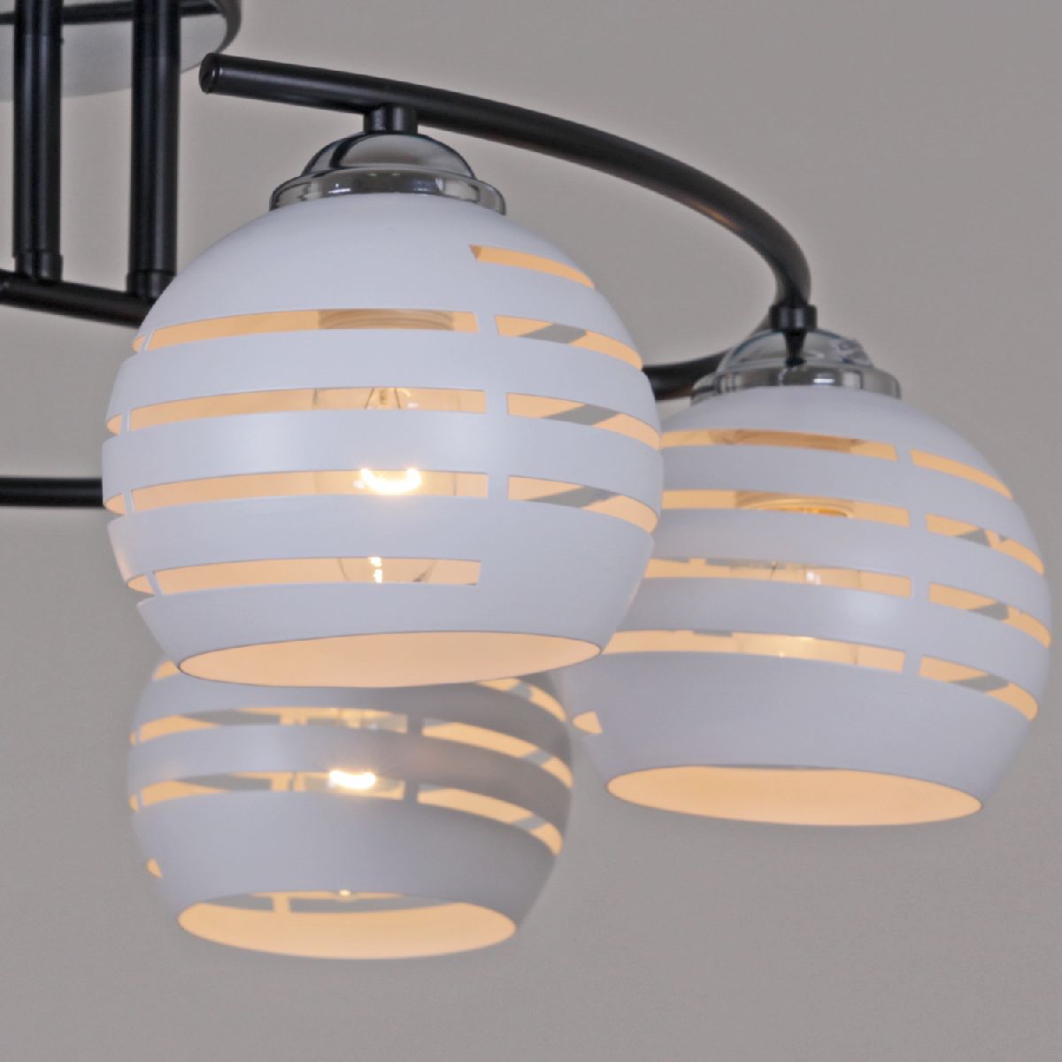 Потолочная люстра Reluce 70168-3.3-06 CR