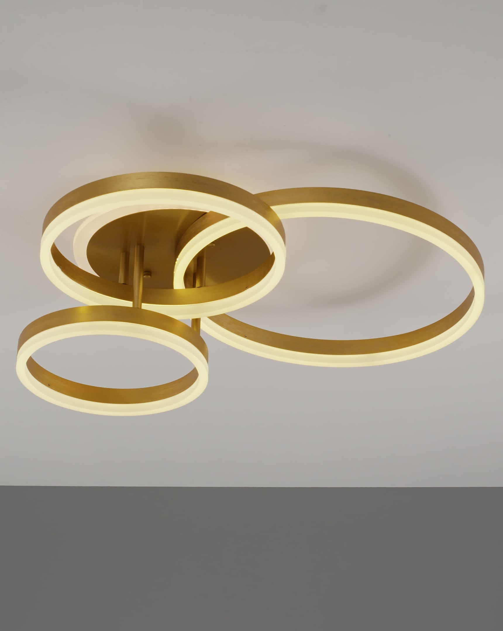 Потолочная светодиодная люстра Moderli Ave V10645-CL