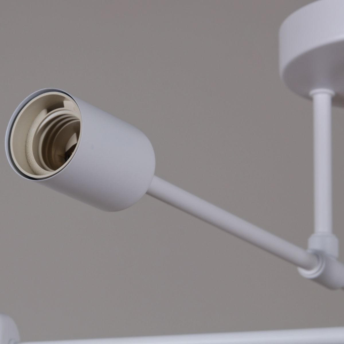 Потолочная люстра Reluce 01648-0.3-06 WH