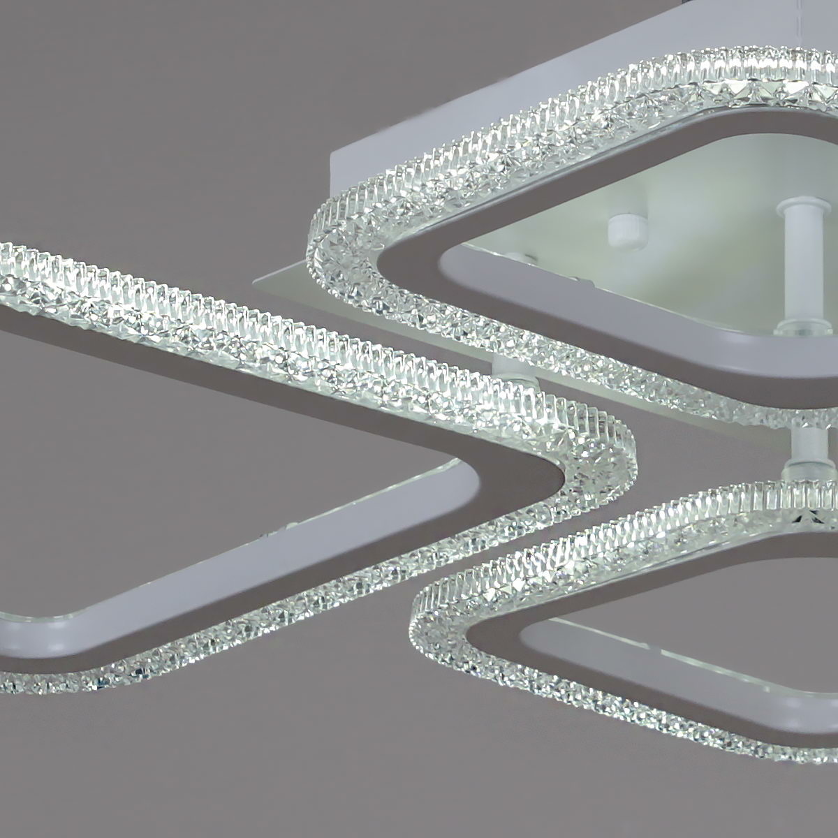 Потолочная люстра Reluce 08428-0.3-2+2 WH