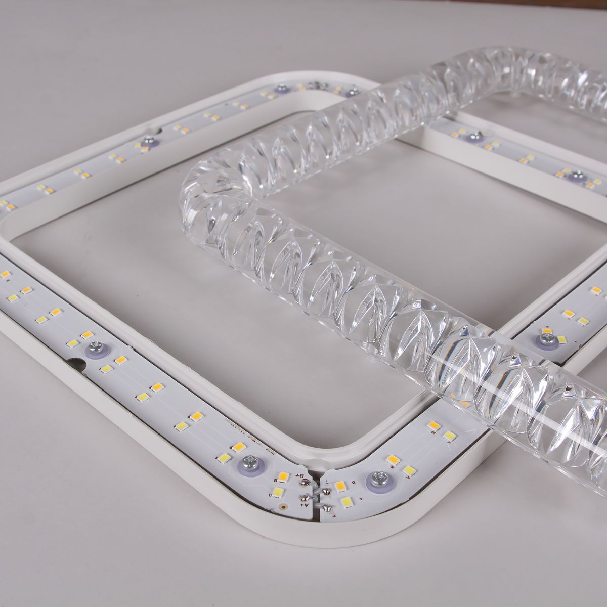 Потолочный светильник Reluce 29848-0.3-03B WH