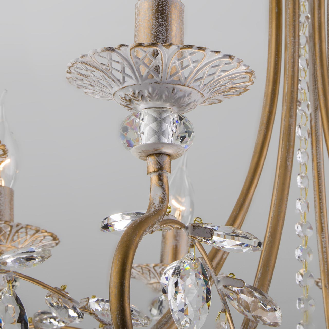 Подвесная люстра Eurosvet Александрия 60057/8 белый с золотом