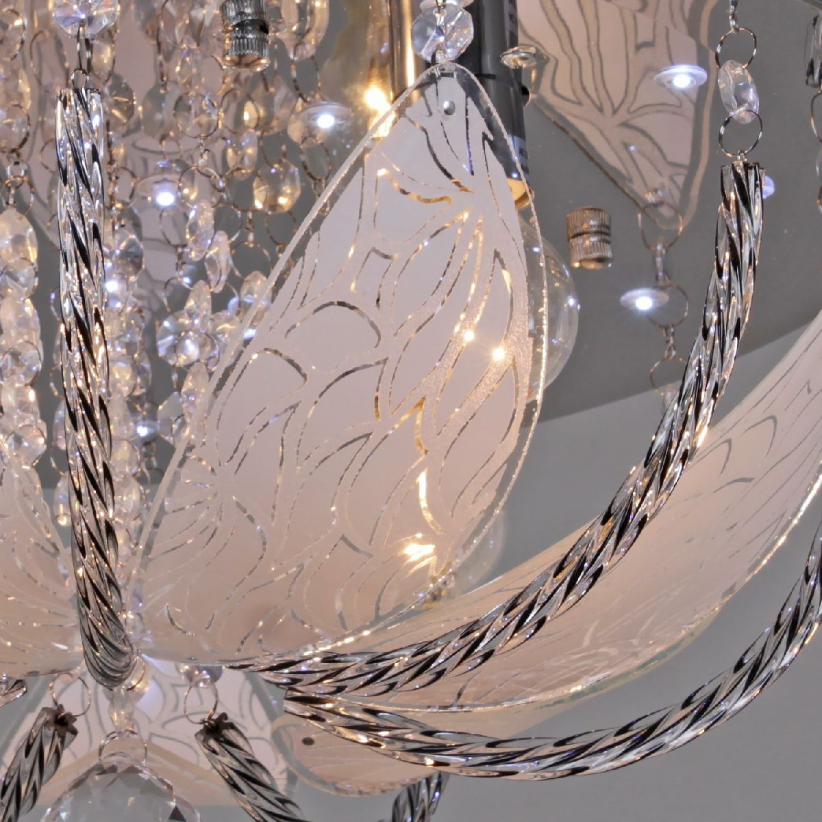 Потолочная люстра Reluce 55818-0.3-04