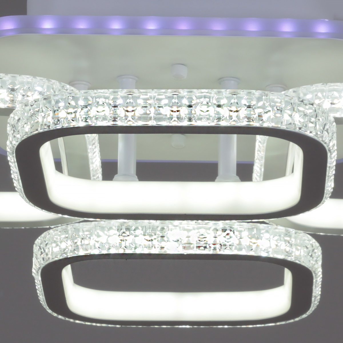 Потолочная люстра Reluce 05869-0.3-04 WH (RGB)