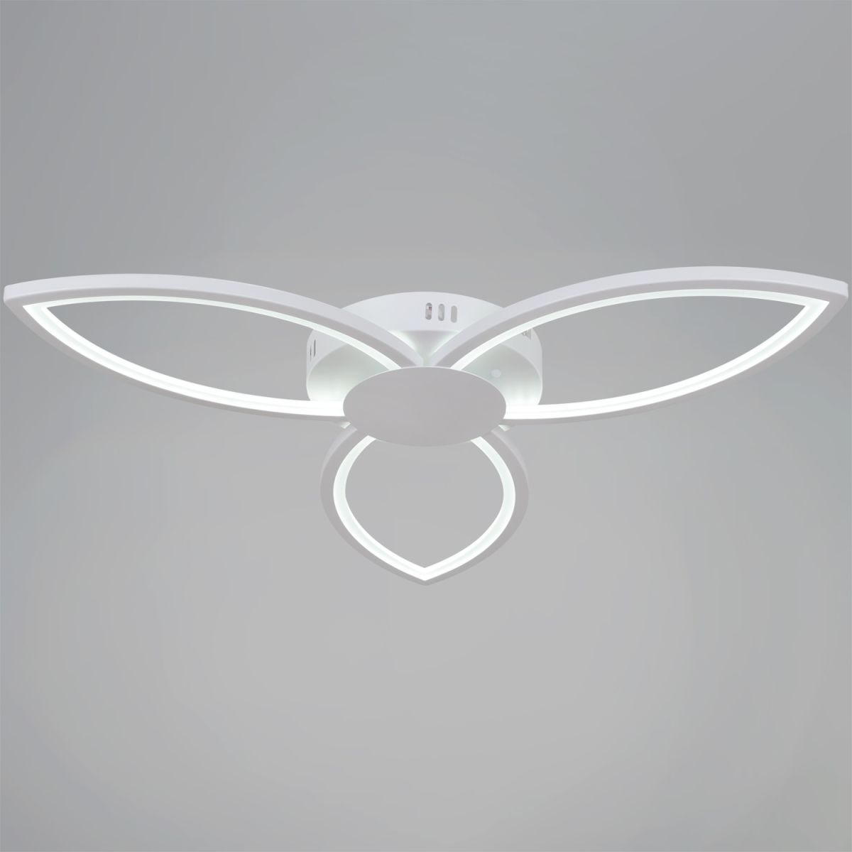 Потолочная люстра Reluce 09877-0.3-03 WH