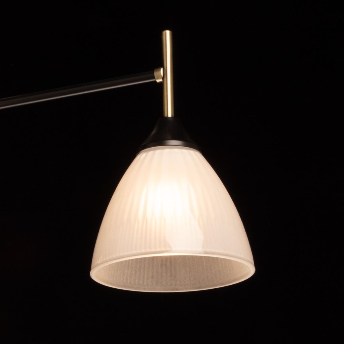 Люстра на штанге De Markt City Дэла 116010303