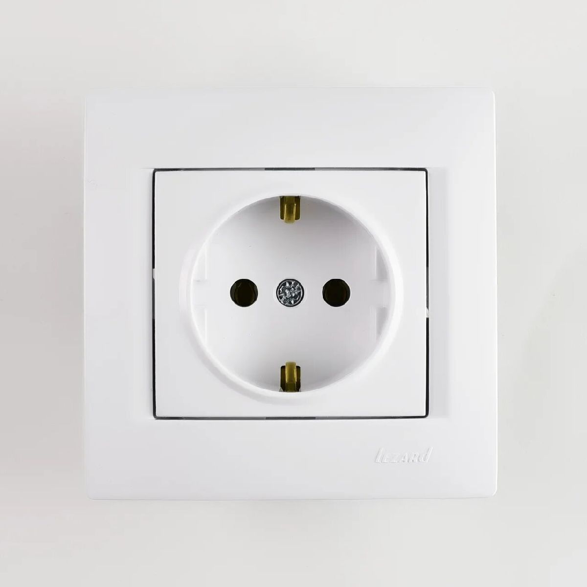 Розетка с/з Lezard Karina 707-0288-122B