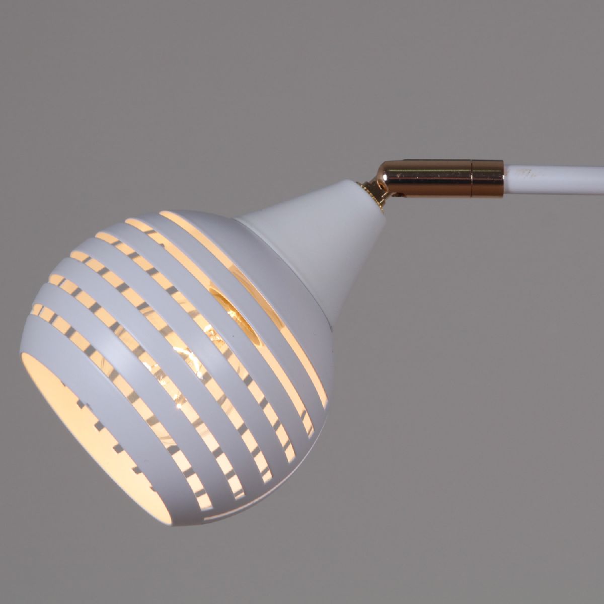 Потолочная люстра Reluce 70059-3.3-03 FG+WH