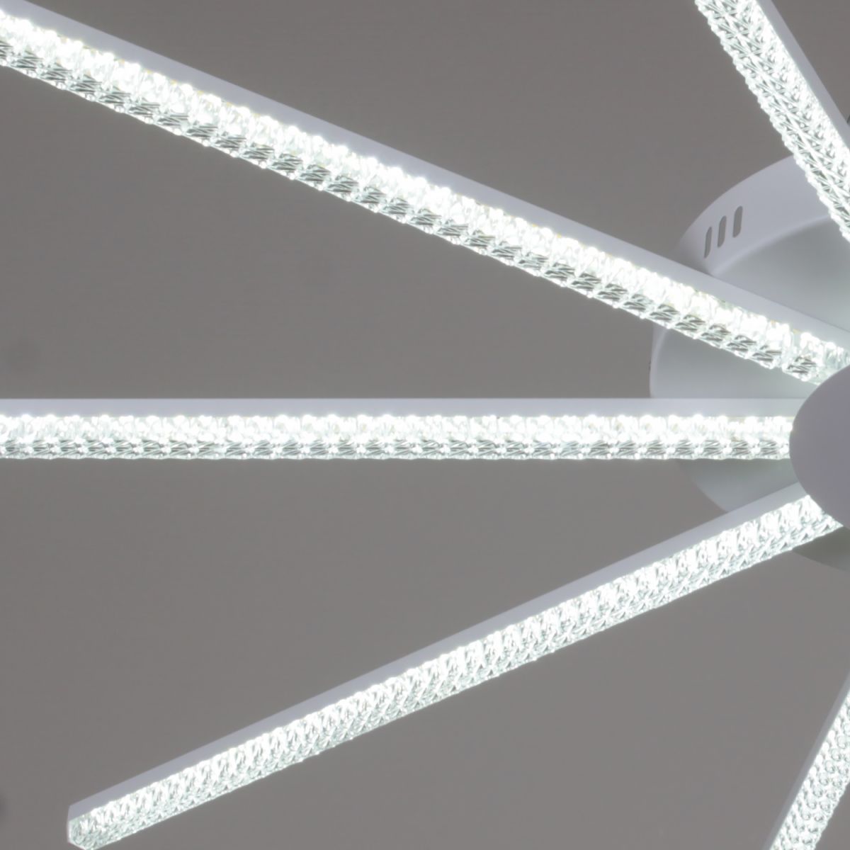 Потолочная люстра Reluce 06537-0.3-5+5 WH