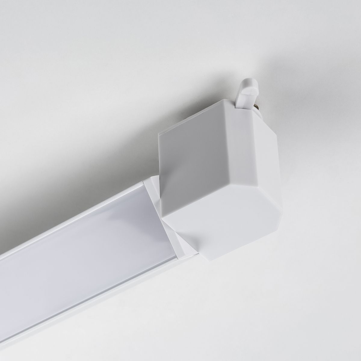 Трековый однофазный светильники Lightstar Lilla 202336