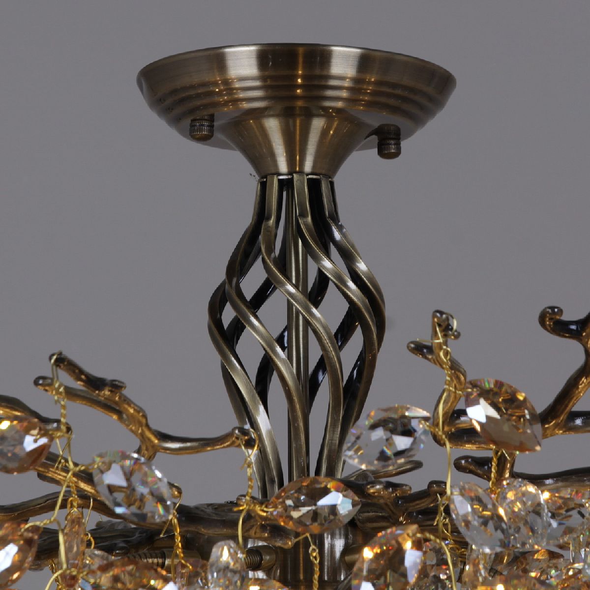 Потолочная люстра Reluce 33023-3.3-08