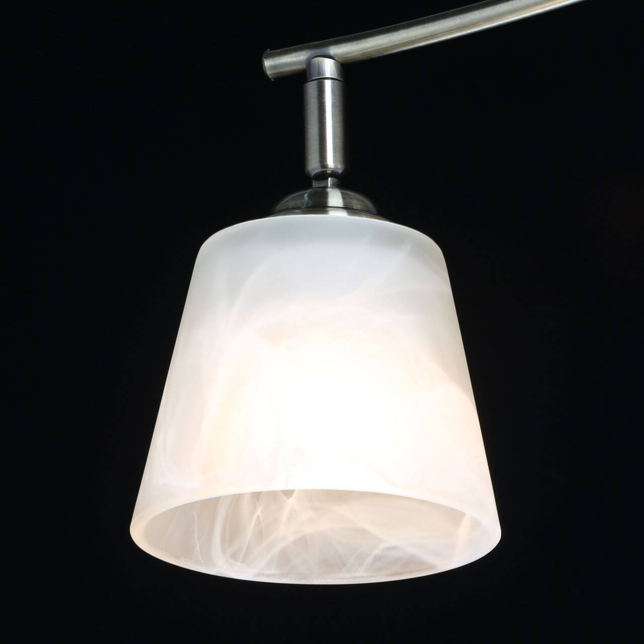 Люстра на штанге DeMarkt 673015402 в Москве