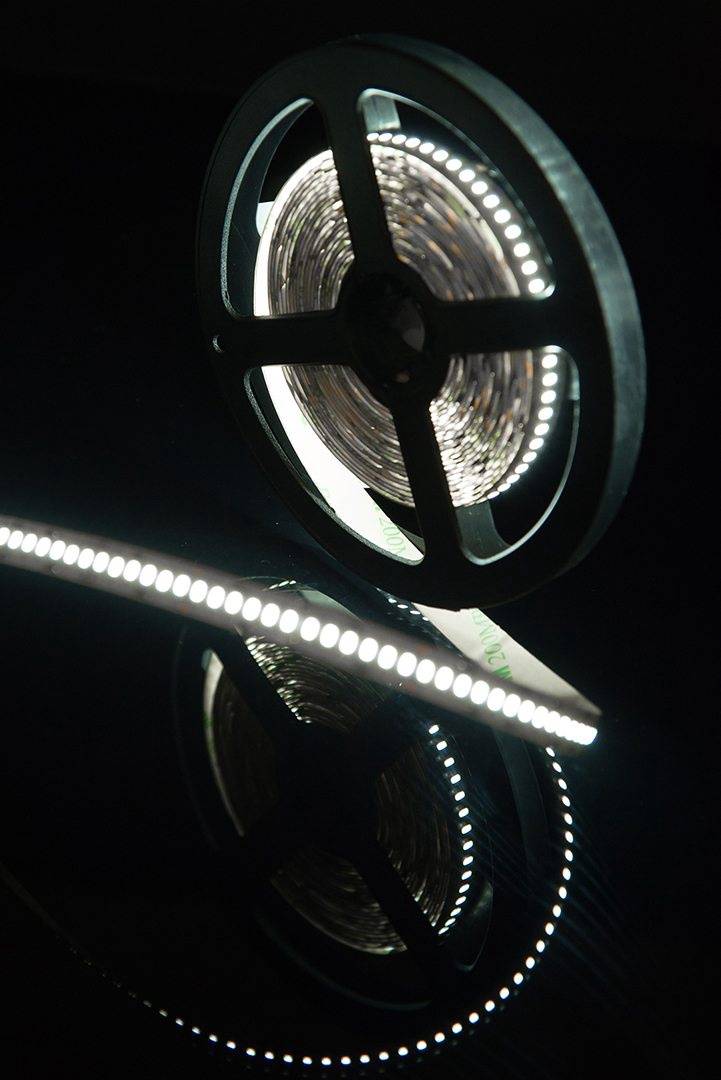 Светодиодная лента SWG SWG4240-12-24-W 000925