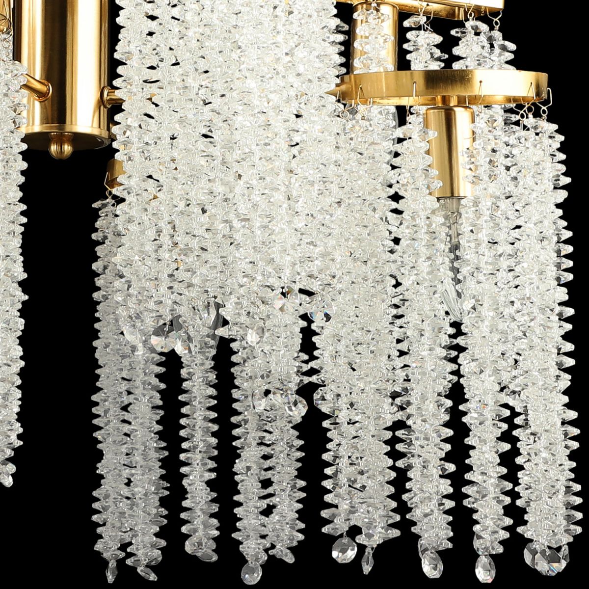 Подвесная люстра Reluce 02686-0.4-3+3 COP