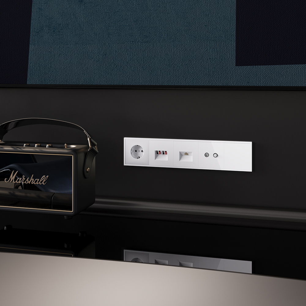 Розетка компьютерная Voltum S70 VLS060101 (белый глянцевый)