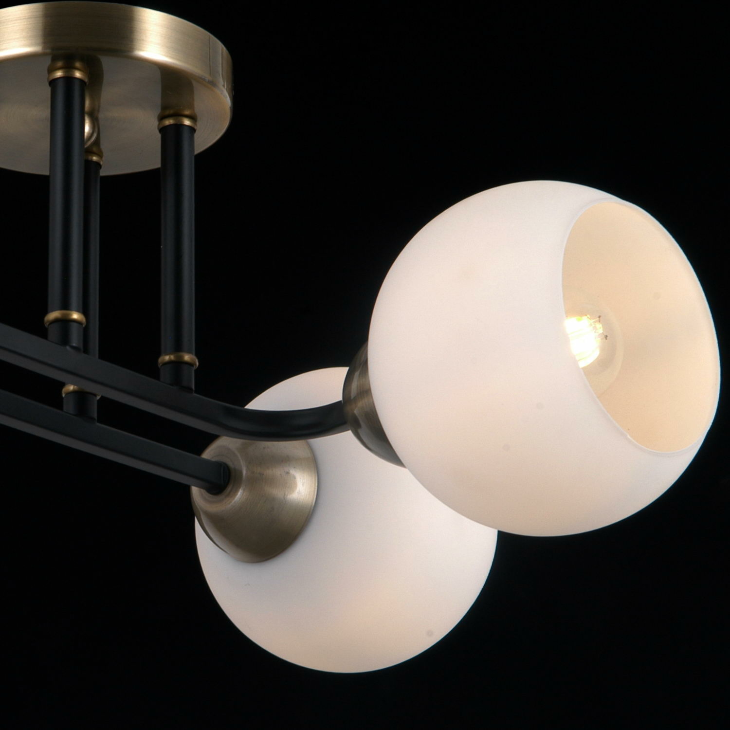 Люстра на штанге Illumico IL0395-4CBSQ-79 BK WT