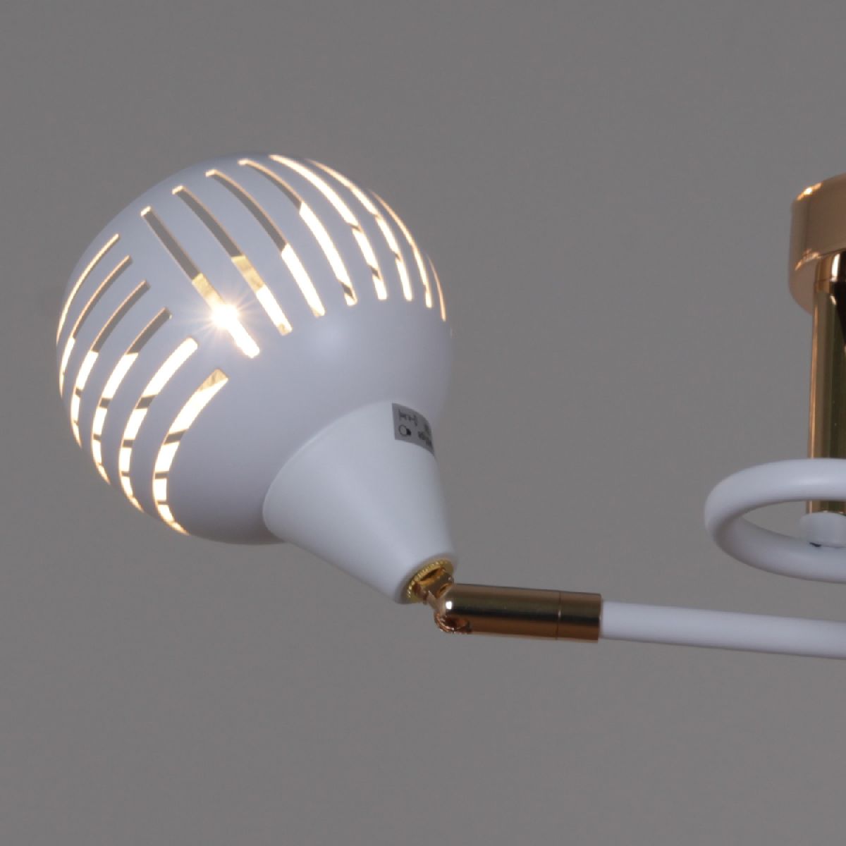 Потолочная люстра Reluce 70059-3.3-05 FG+WH