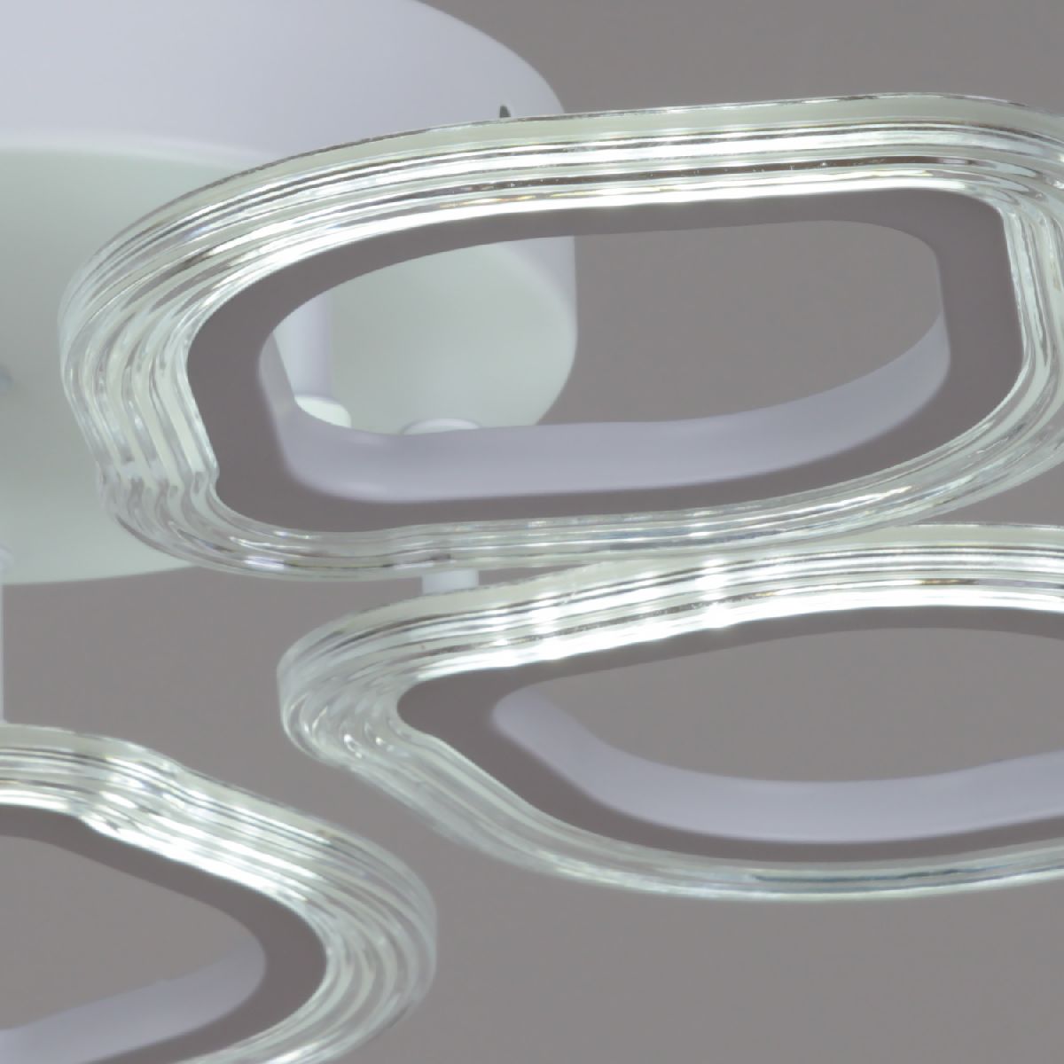 Потолочная люстра Reluce 09827-3.3-05 WH