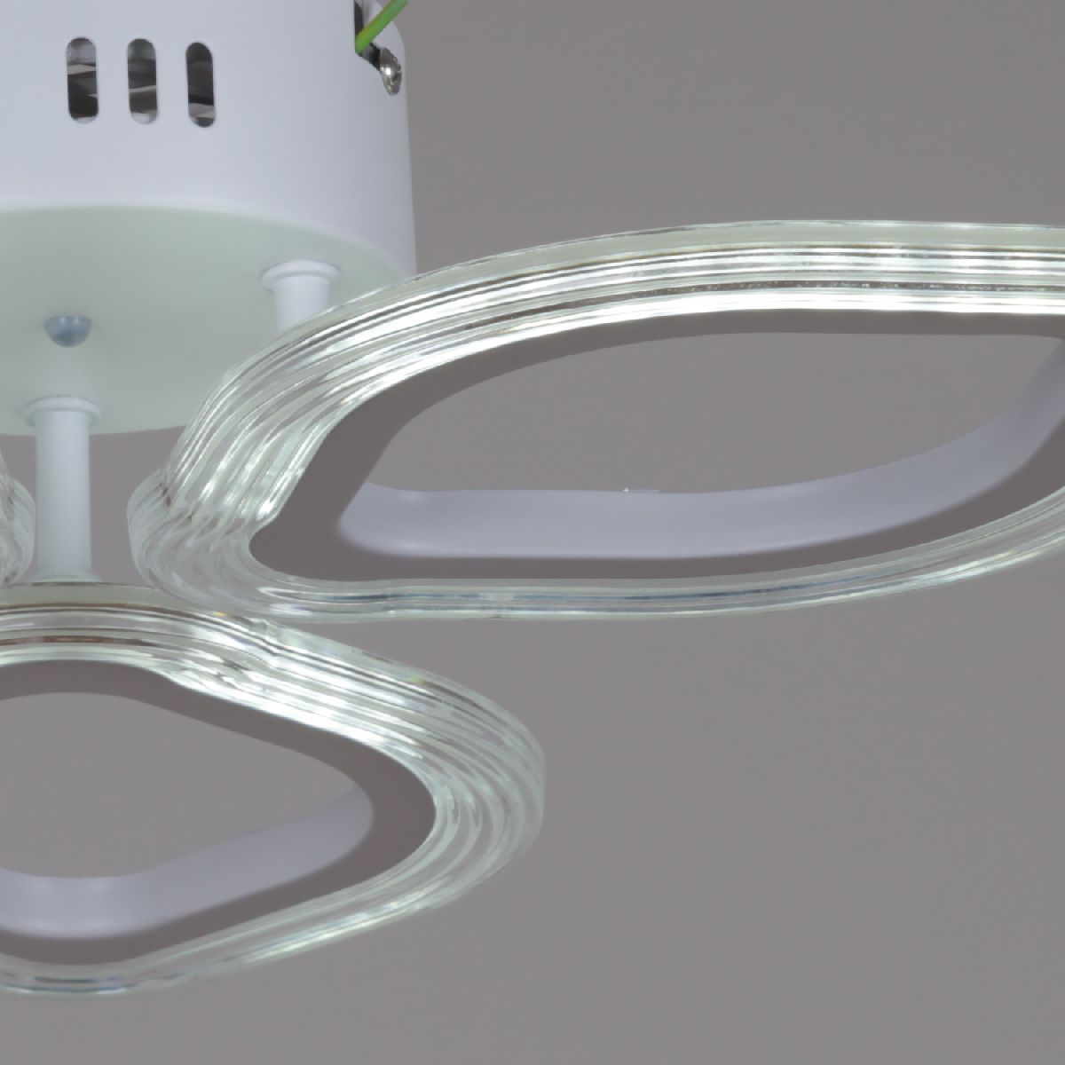 Потолочная люстра Reluce 09827-3.3-03 WH