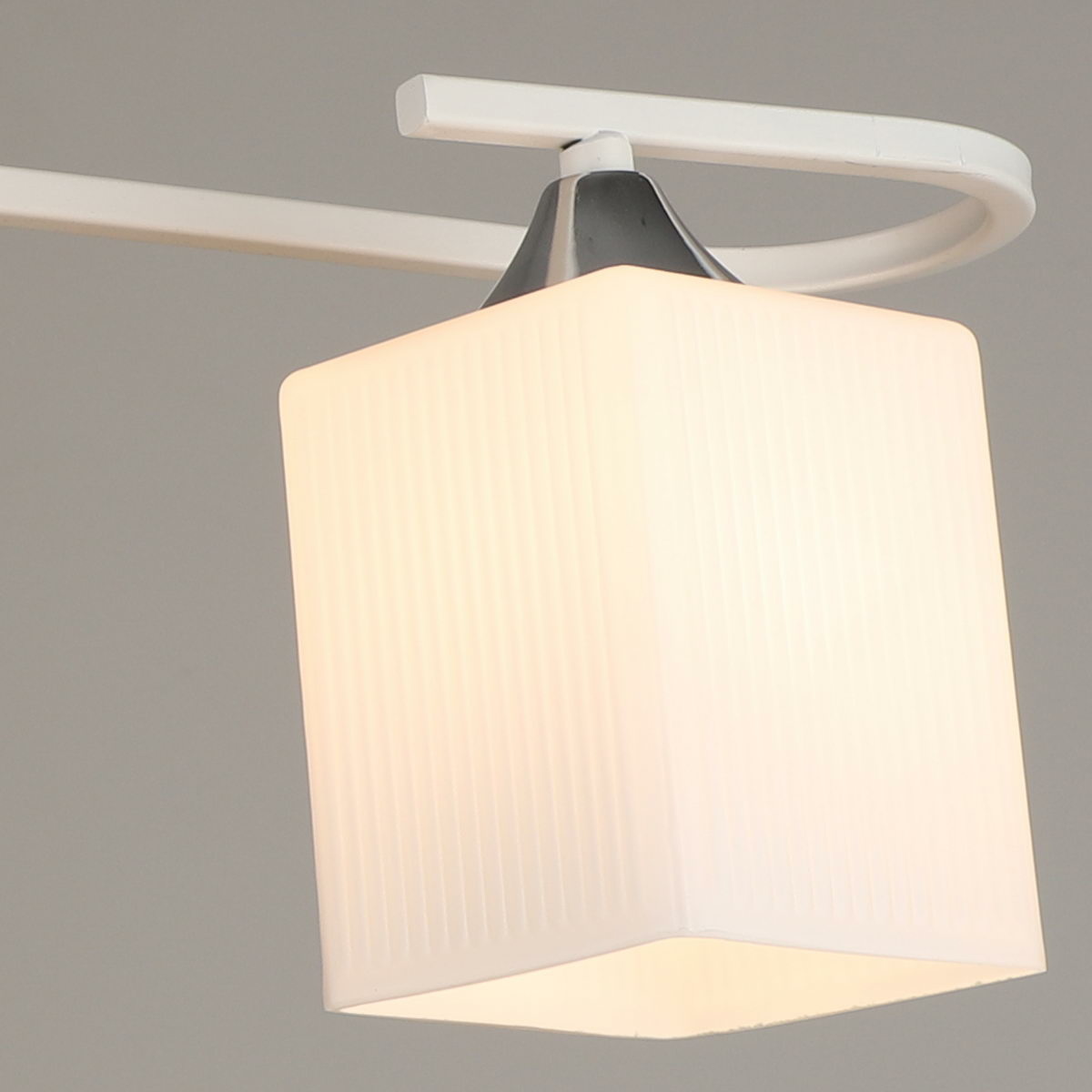 Потолочная люстра Reluce 04600-0.3-03