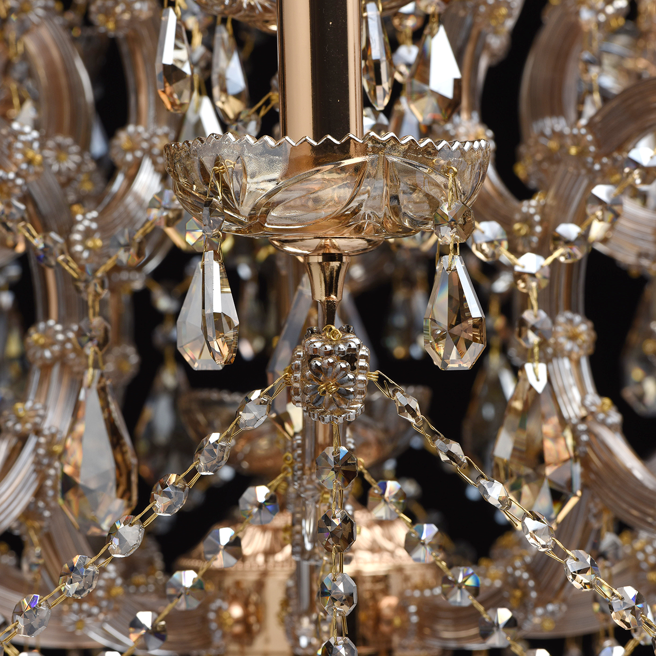 Подвесная люстра Chiaro Одетта 405010316 в Москве