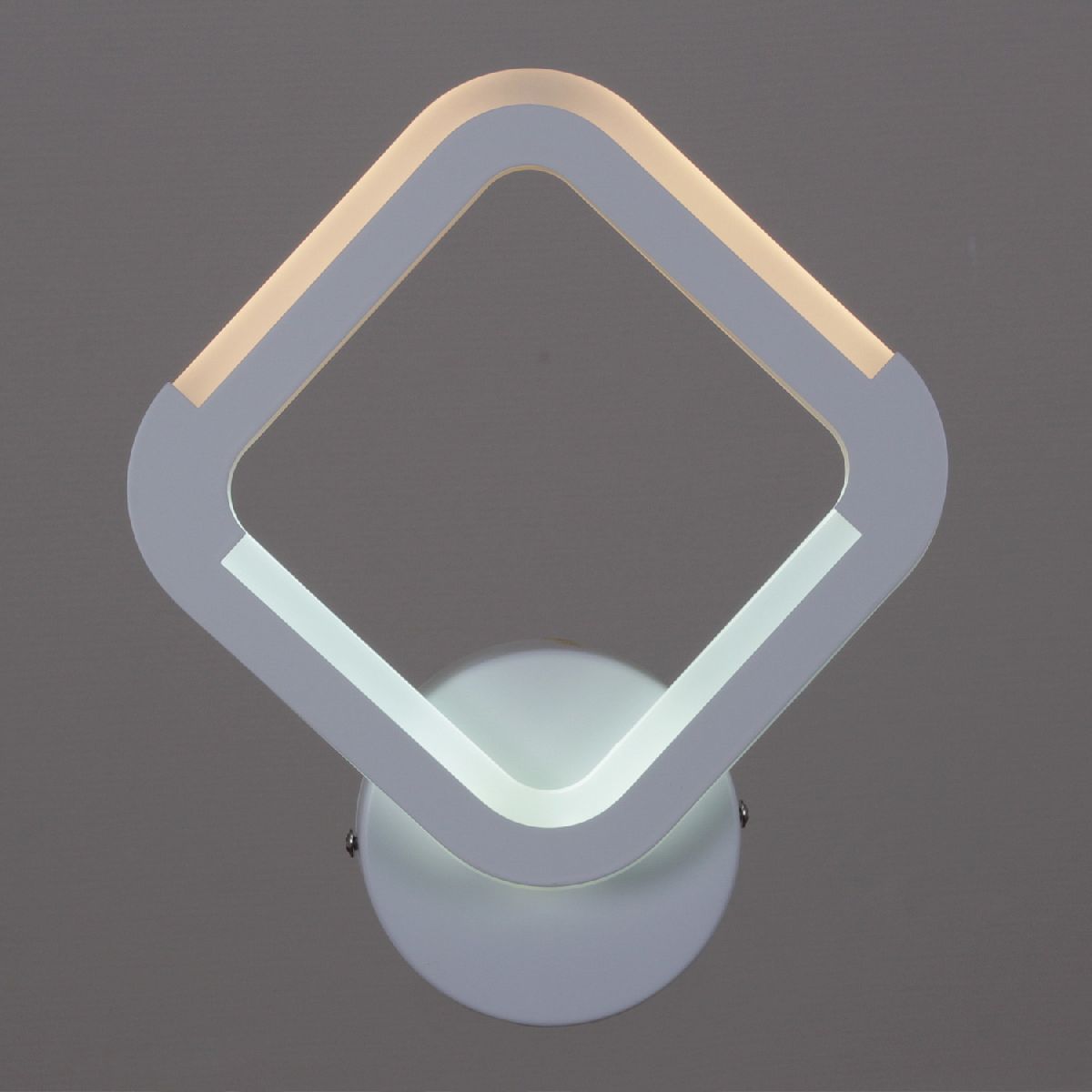 Настенный светильник Reluce 09821-3.2-01 WH