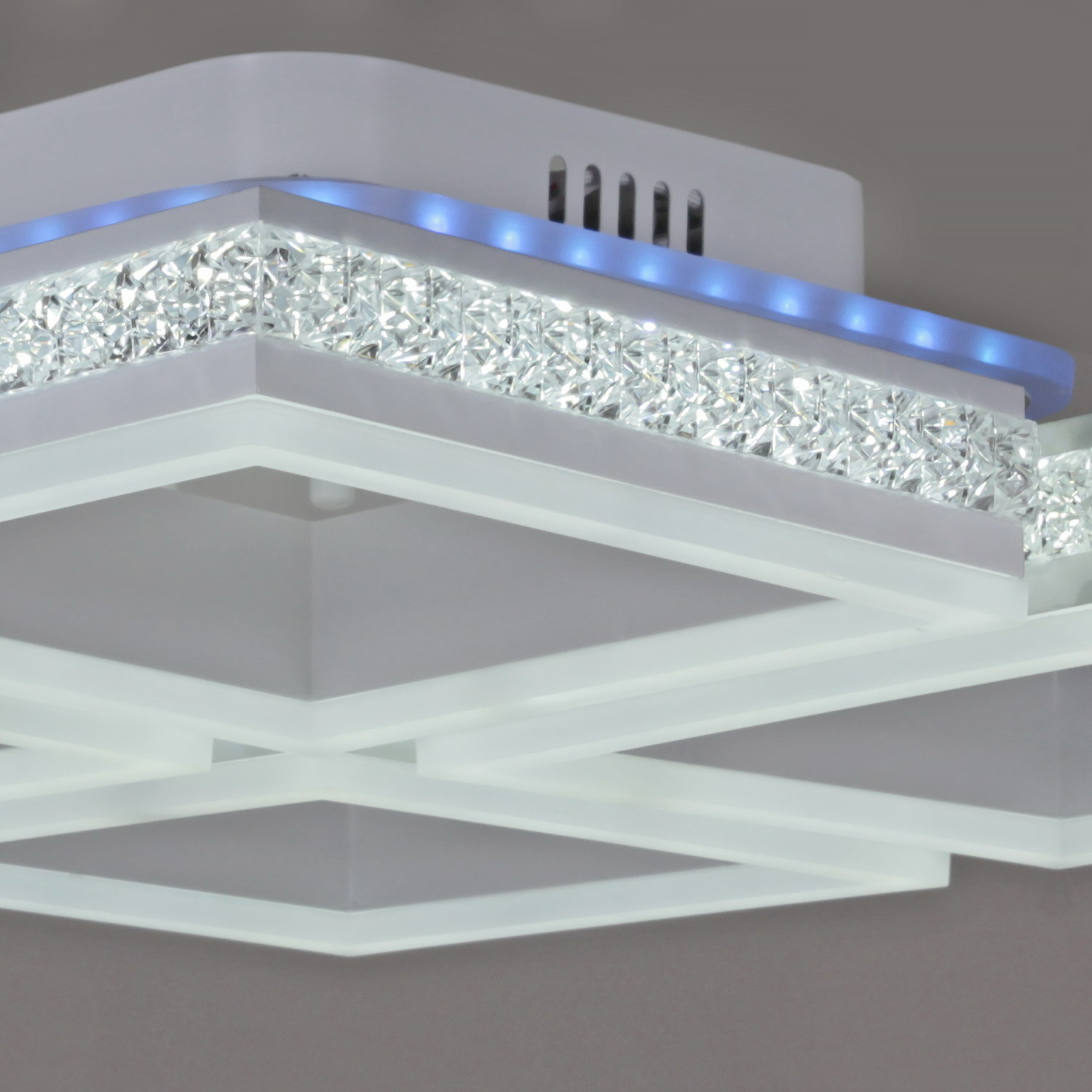 Потолочная люстра Reluce 06000-0.3-04 WH (RGB)