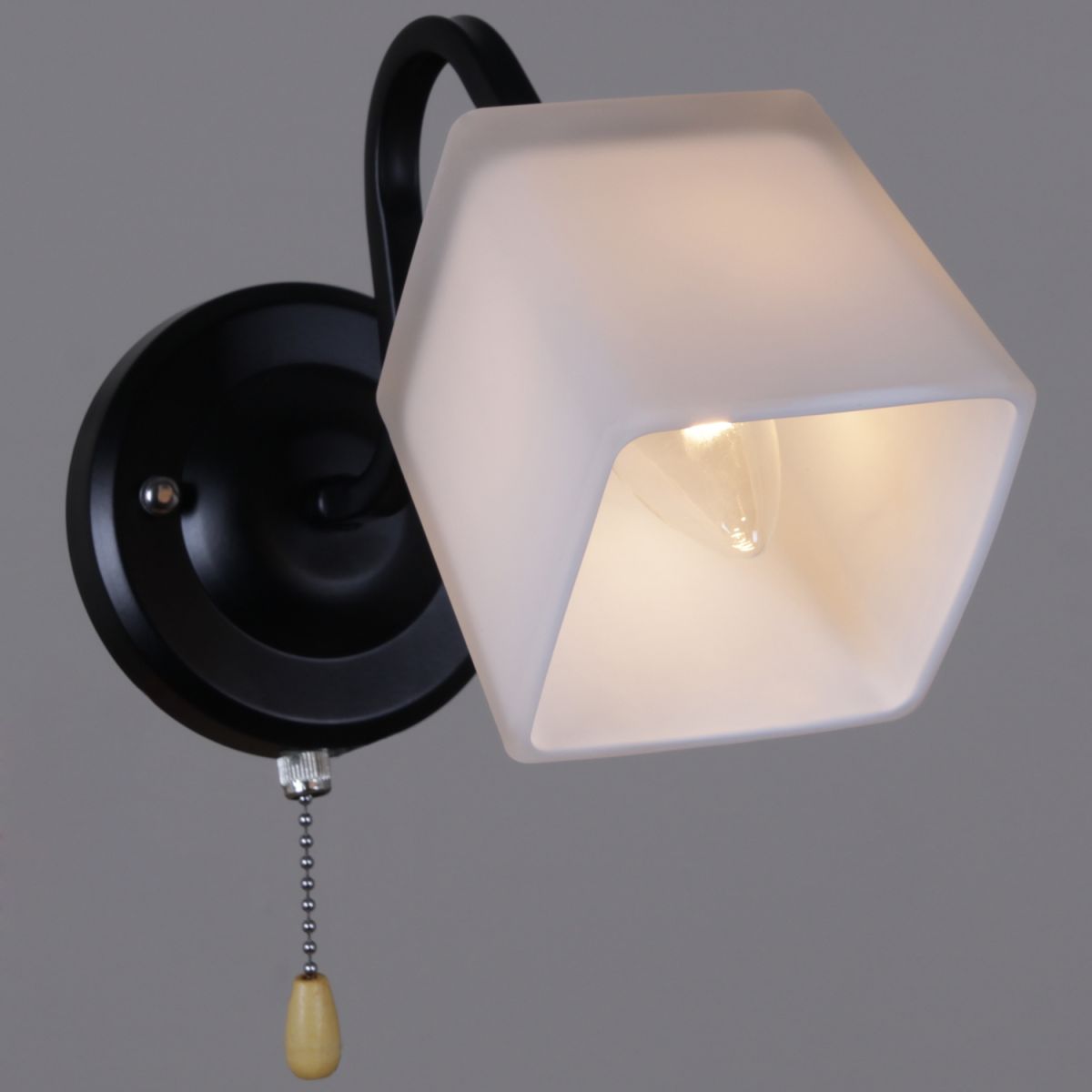 Бра Reluce 06194-0.2-01 BK+CH