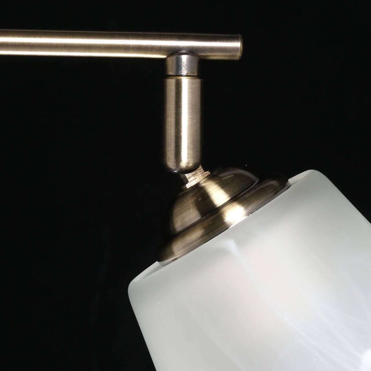 Люстра на штанге DeMarkt 673015402 в Москве