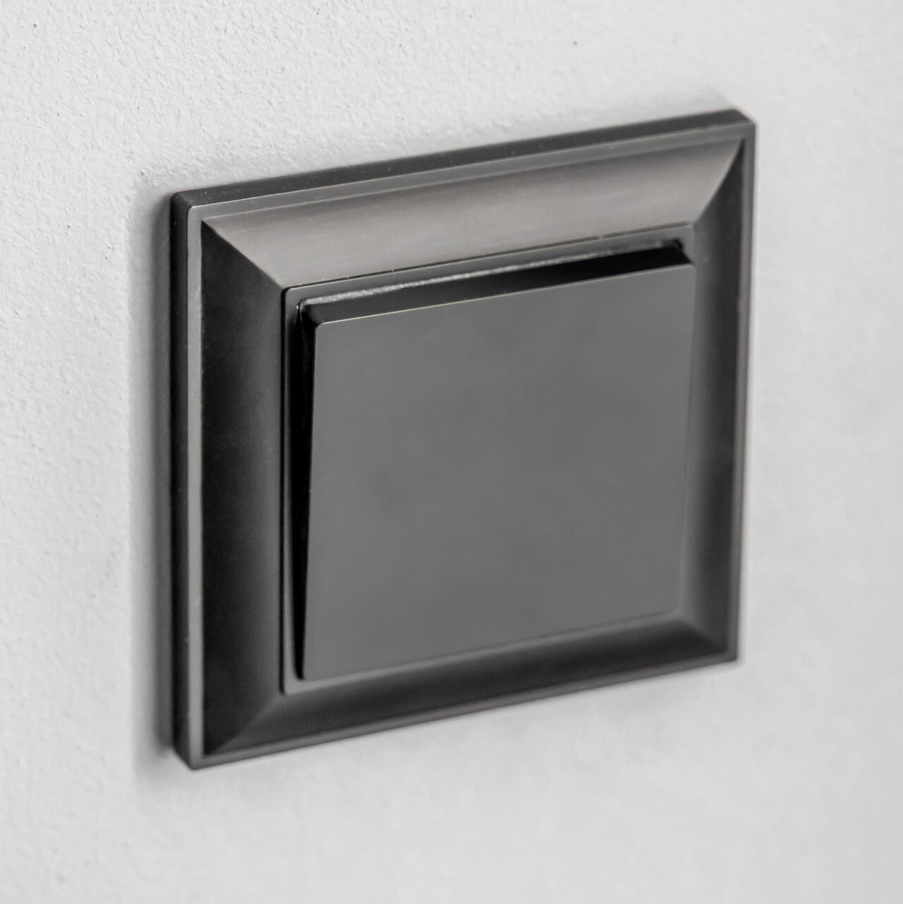 Перекрестный переключатель Werkel одноклавишный черный матовый W1113008 4690389156687