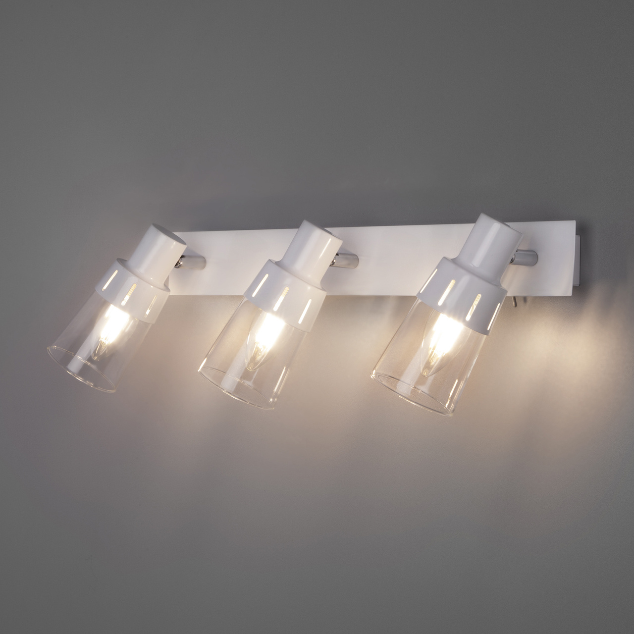 Спот Eurosvet Potter 20081/3 белый