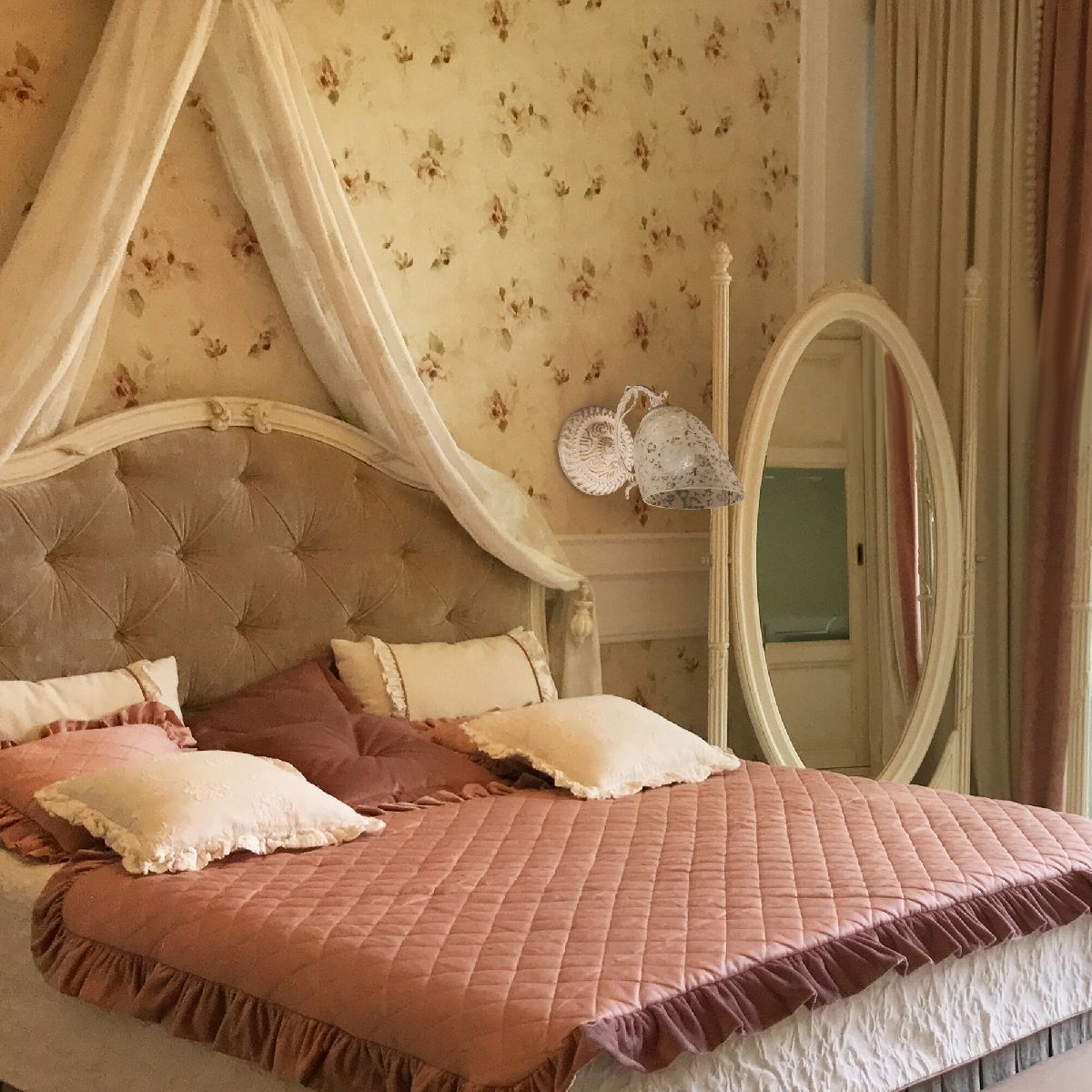 Бра Eurosvet 22010/1 белый с золотом 00000075615