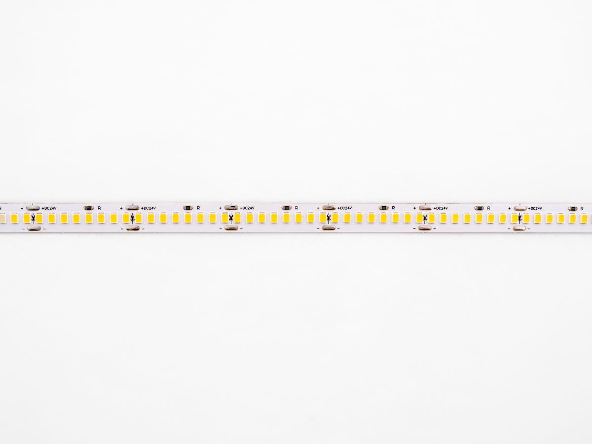 Светодиодная лента LEDS POWER 2835 240/м (22Вт/м) 24В теплая 30м/кат, серия ПРО140 005928