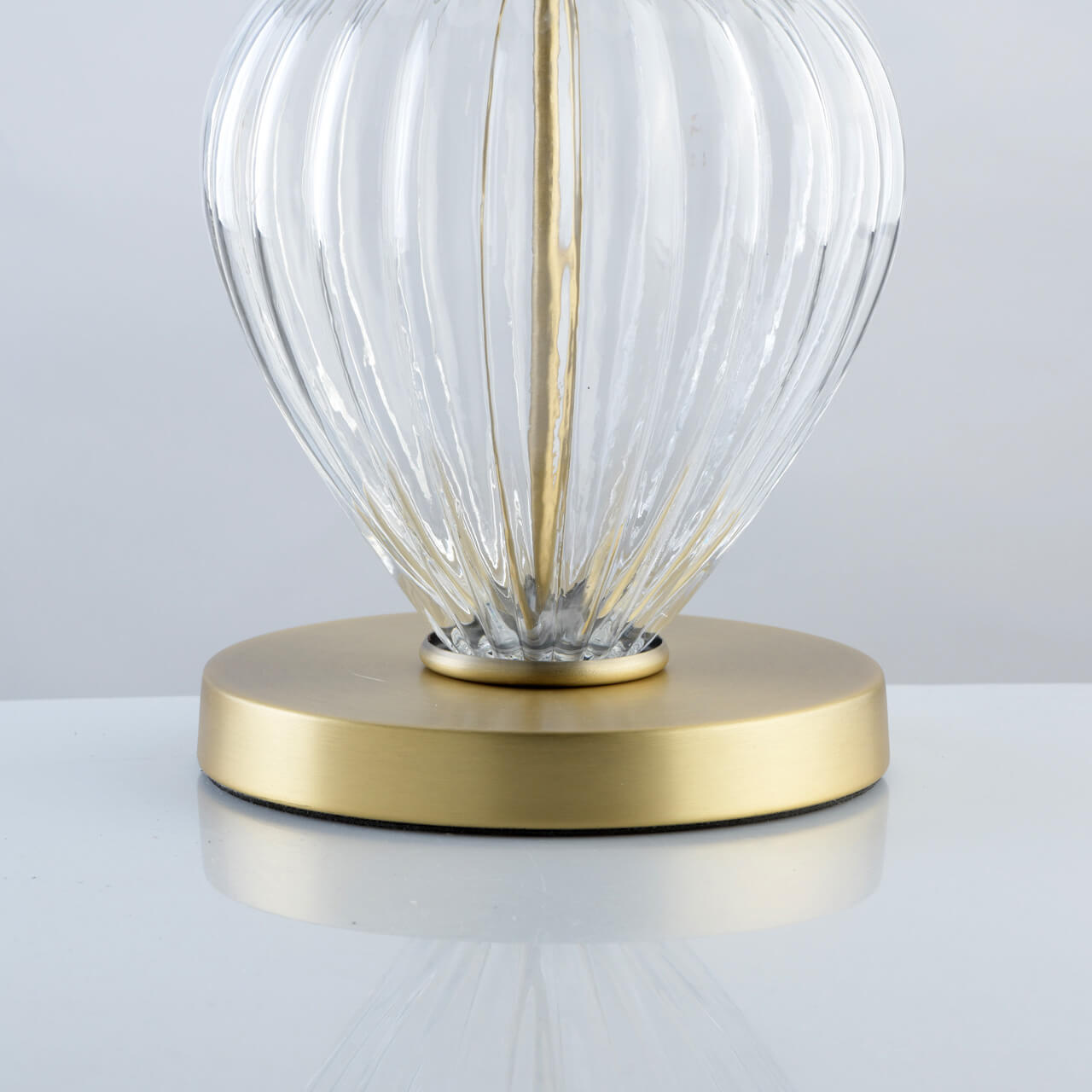 Настольная лампа Chiaro Оделия 1 619031101