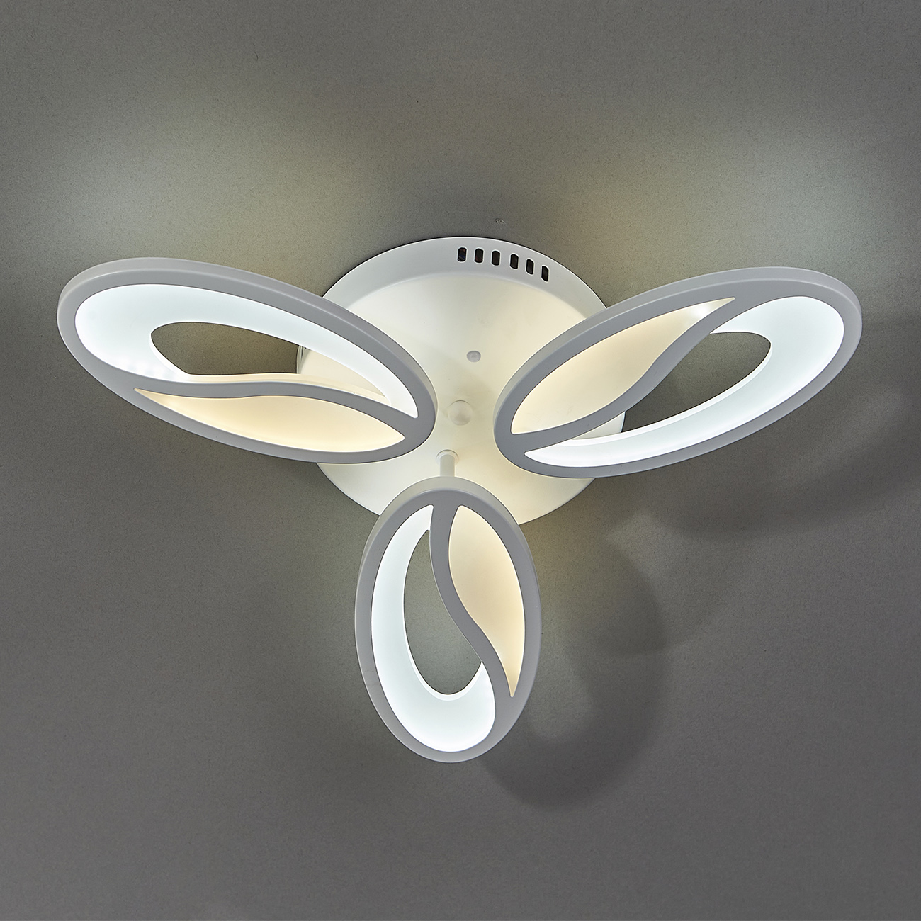 Потолочная светодиодная люстра Escada Grain 10222/3LED 46W