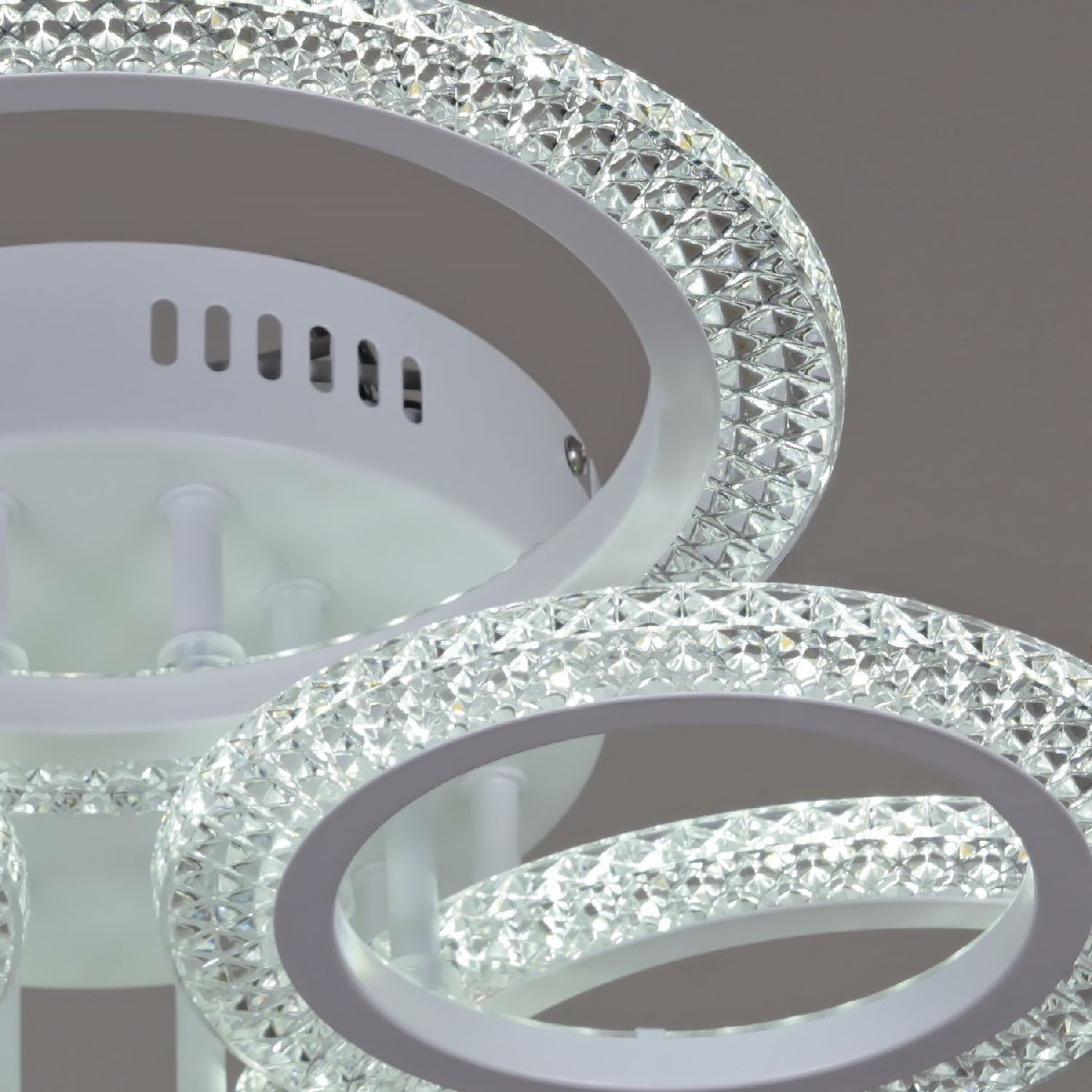 Потолочная люстра Reluce 08488-0.3-3+3A WH