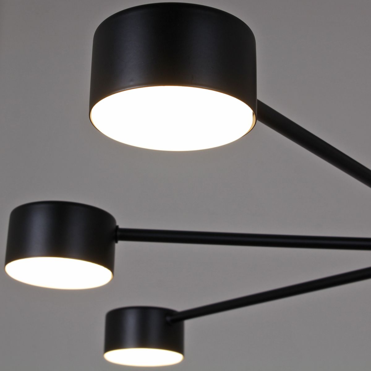 Люстра на штанге Reluce 03735-0.3-07 BK GX53