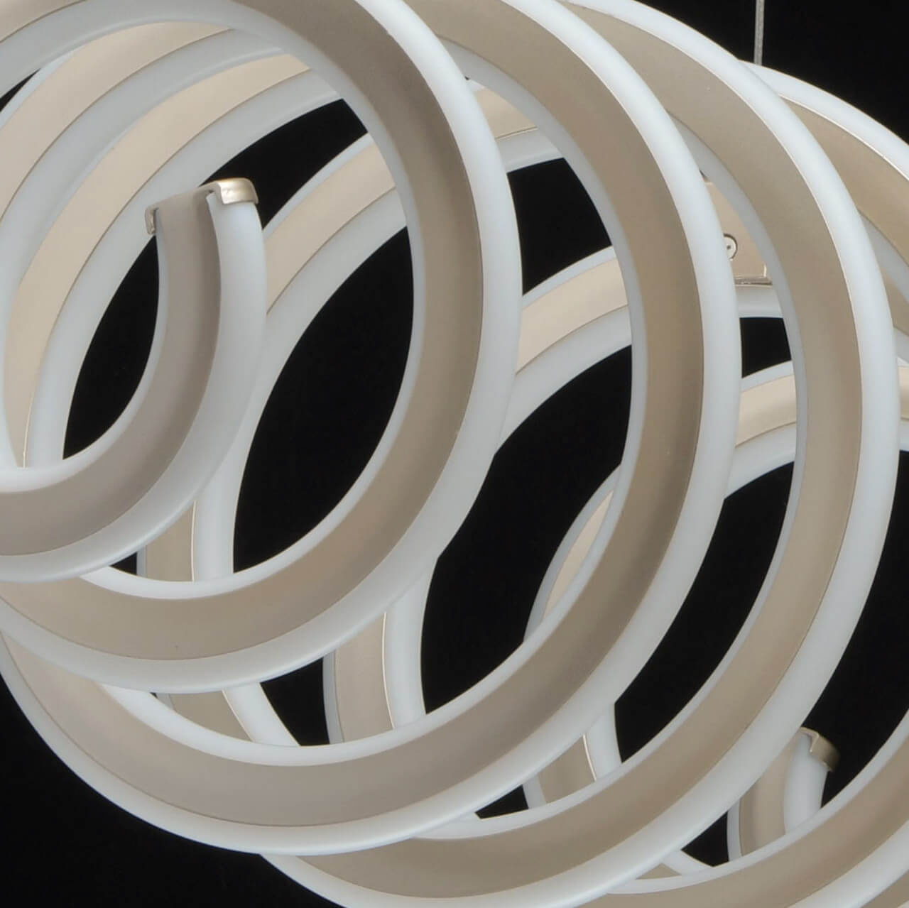 Подвесной светодиодный светильник De Markt Аурих 496018501