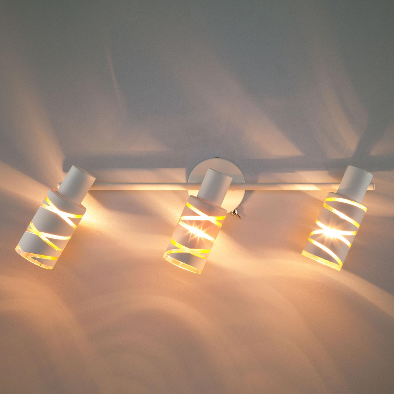 Спот Eurosvet Flute 20085/3 белый