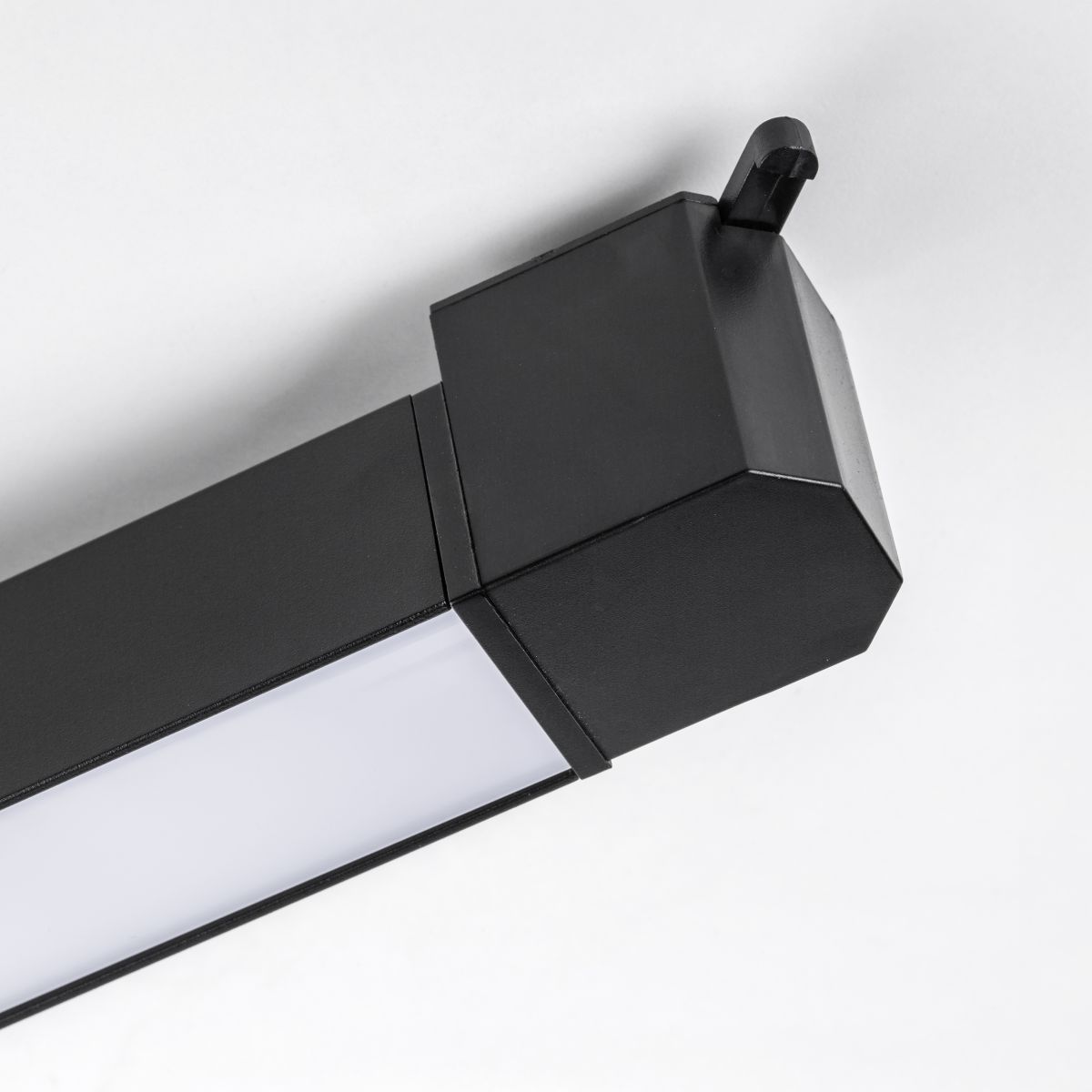 Трековый однофазный светильники Lightstar Lilla 202337