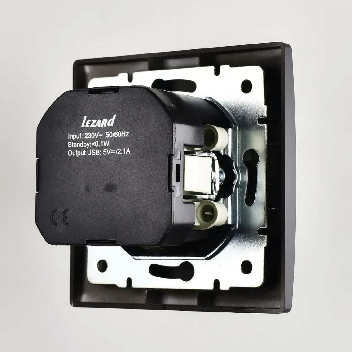 Розетка с/з + USB Lezard Karina 707-4288-181