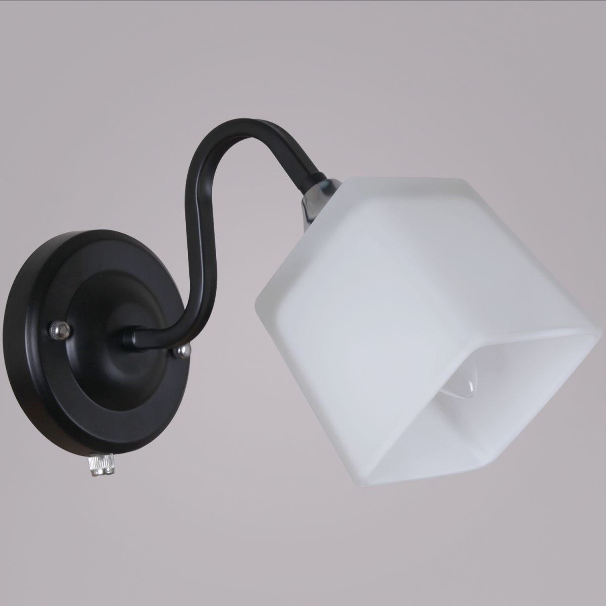 Бра Reluce 06194-0.2-01 BK+CH