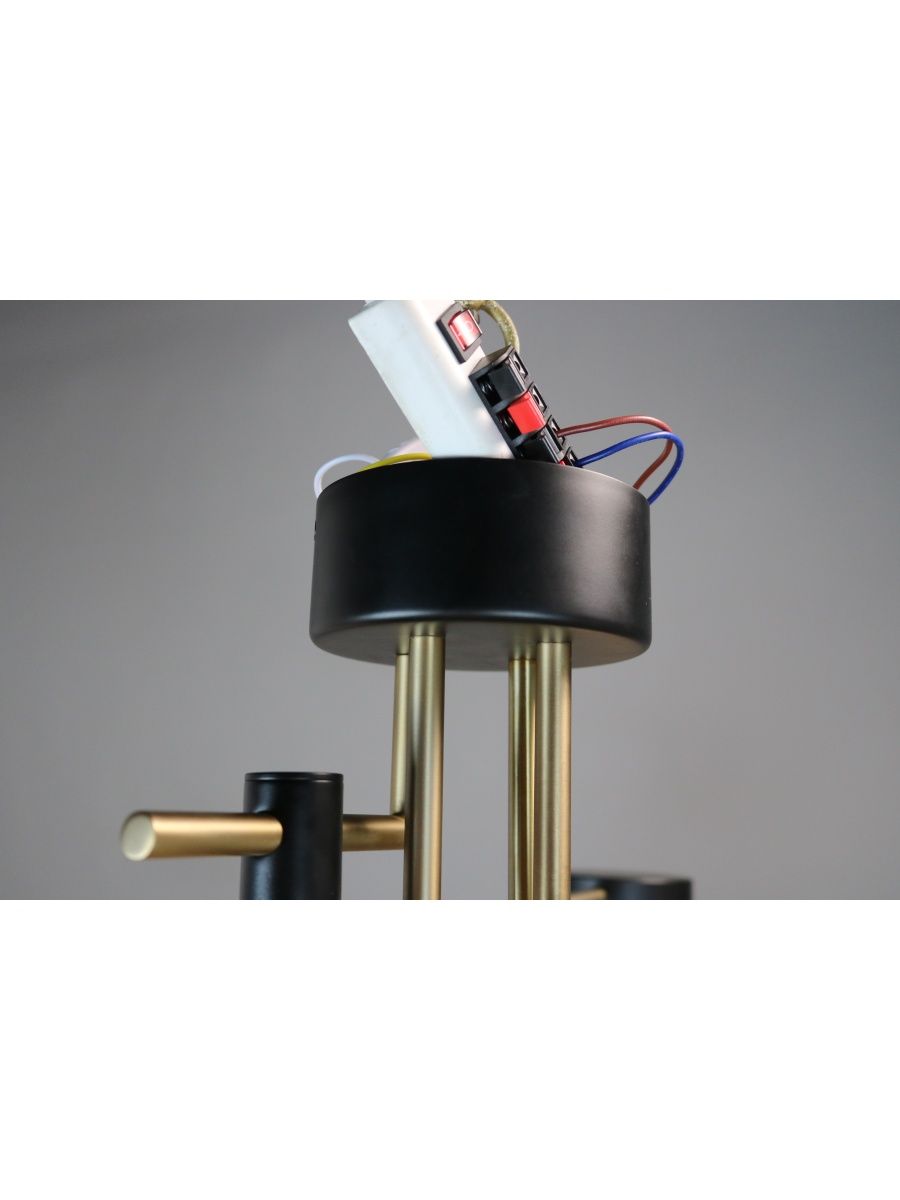 Люстра на штанге Zortes Lunar ZRS.1805.04