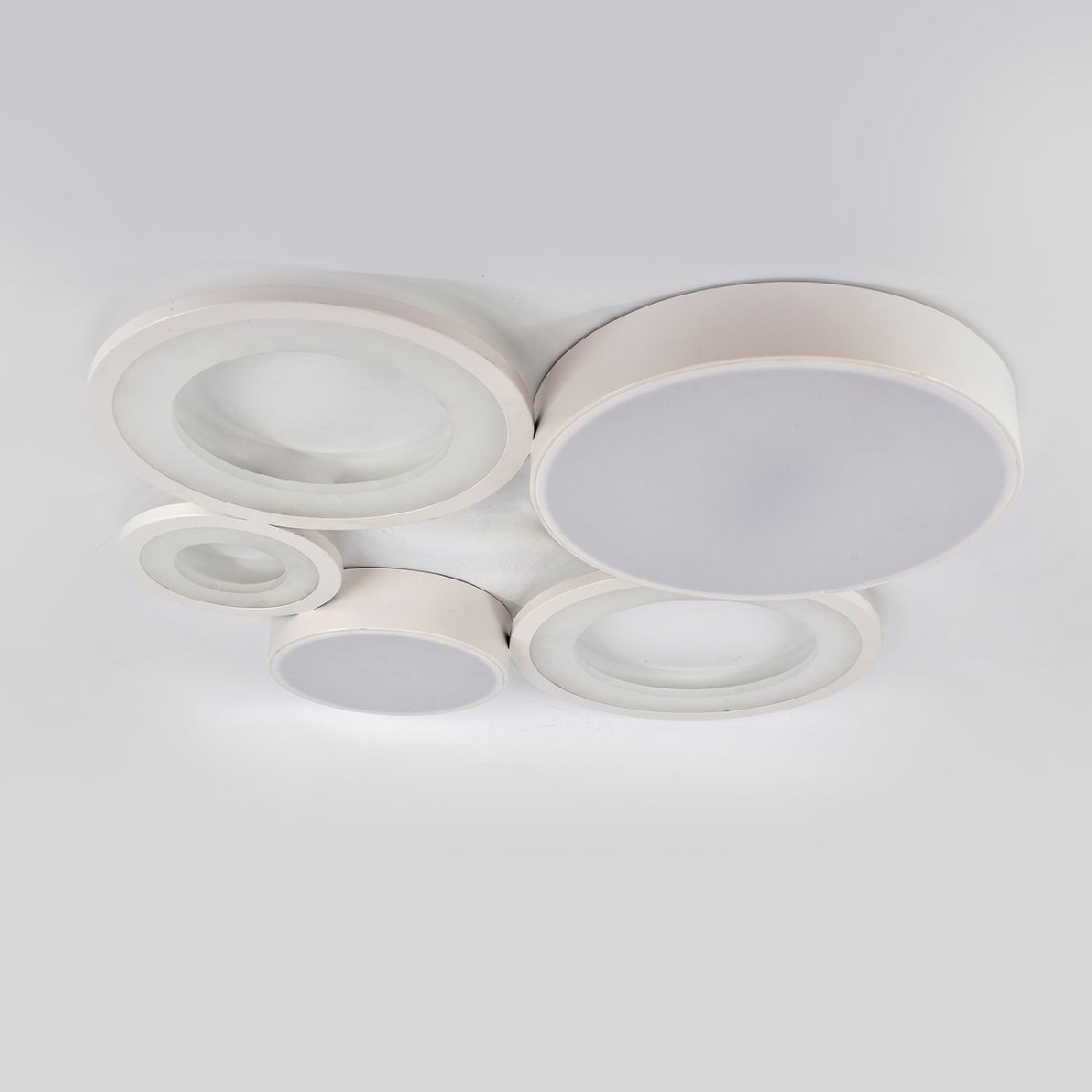 Потолочная люстра с пультом управления Escada Streamline 10286/5LED