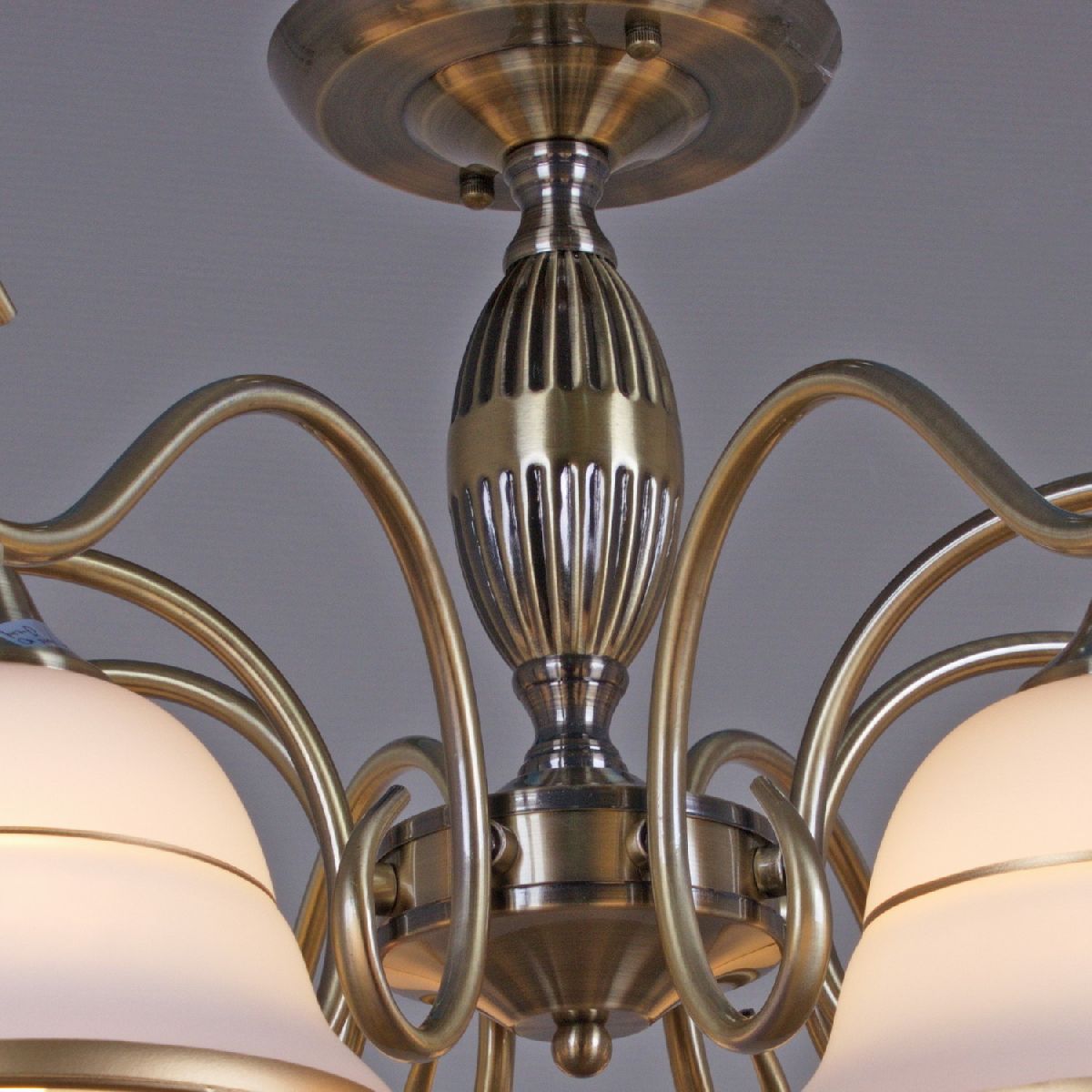 Люстра на штанге Reluce 02263-0.3-08 AB