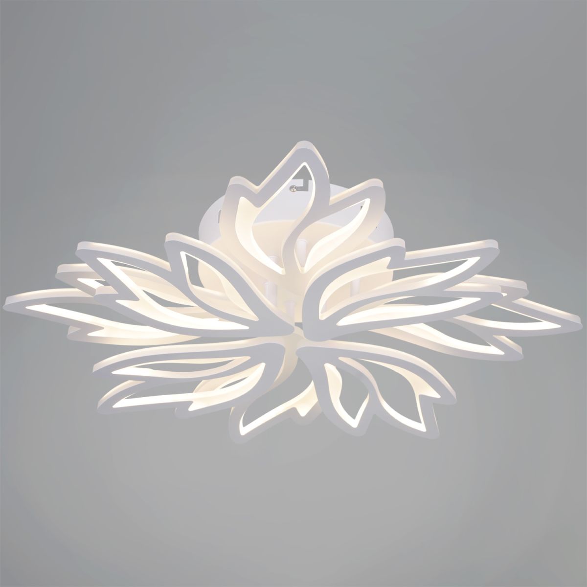 Потолочная люстра Reluce 09862-0.3-4+4 WH